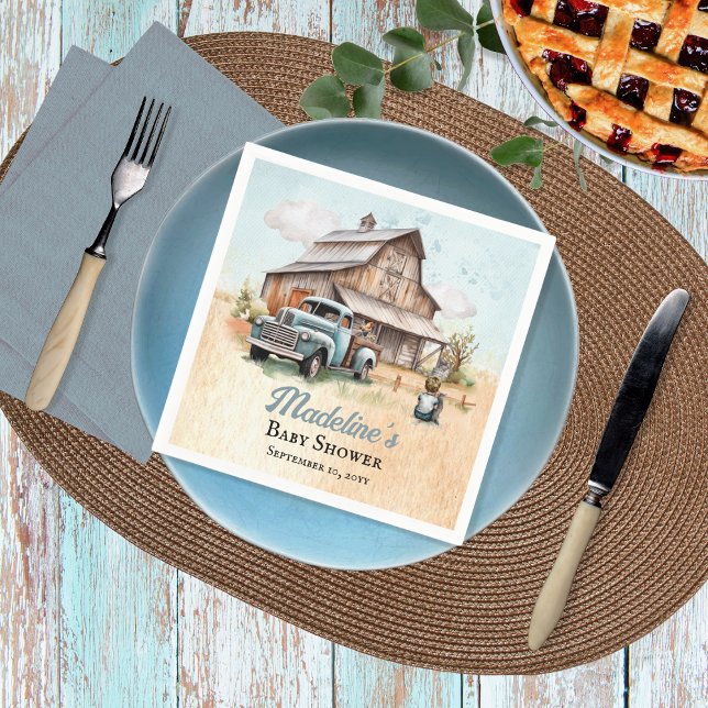Eine Niedliche kleine Bauer-Babydusche Serviette ("A Cute Little Farm Boy Is On His Way!" Rustic Barn and Vintage Truck Boy Baby Shower Paper Napkins)