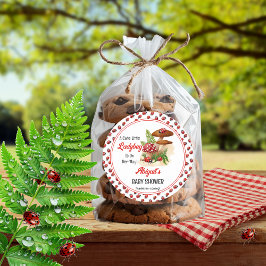 Eine Niedliche kleine Ladybug ist auf dem Weg zur Runder Aufkleber