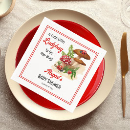 Eine Niedliche kleine Ladybug ist auf dem Weg zur Serviette