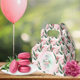 Eine Niedliche kleine Maus ist auf dem Weg zur Mäd Geschenkschachtel