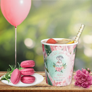 Eine Niedliche kleine Maus ist auf dem Weg zur Mäd Pappbecher