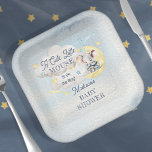 Eine Niedliche kleine Maus ist unterwegs Kinderdus Pappteller<br><div class="desc">Die Einführung unseres verzaubernden "Eine Niedliche kleine Maus ist unterwegs!" Die Kollektion Boy Baby Shower Invitation and Accessories Design, die den Charme und die Laune der modernen Mäusebauer perfekt einfängt. Während diese bezaubernden Feste immer mehr an Beliebtheit gewinnen, freuen wir uns, Ihnen unser neuestes Design präsentieren zu können, das mit...</div>
