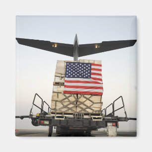 Eine Palette mit humanitärer Hilfe Magnet