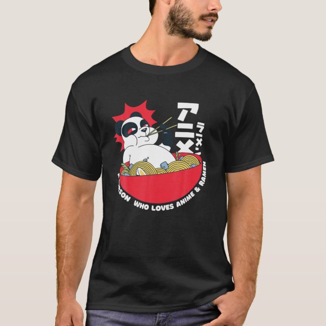 Eine Person, die Anime und Ramen Noodles Panda F L T-Shirt (Vorderseite)