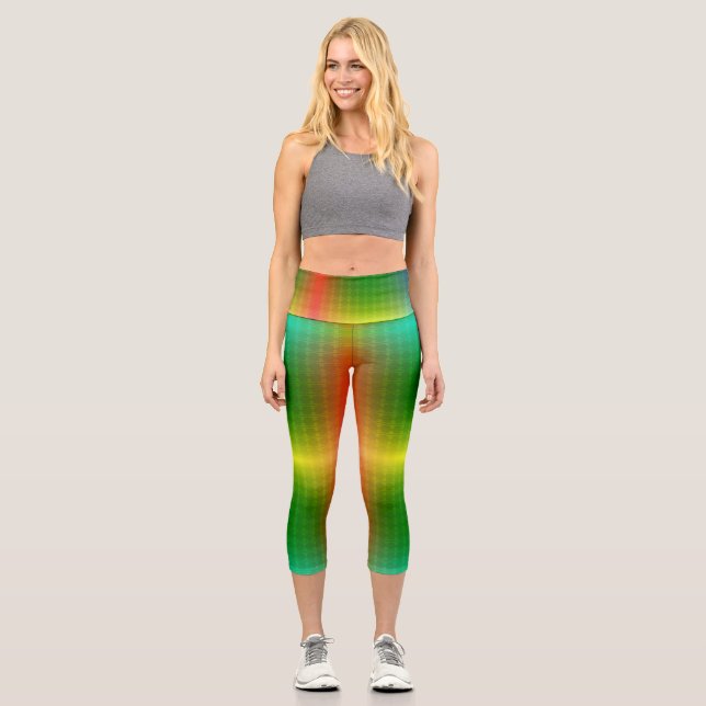 Eine Person, die bunte, verlaufende Leggings trägt (Vorderseite)