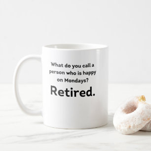 Eine Person, die glücklich über Montags lustige  Kaffeetasse