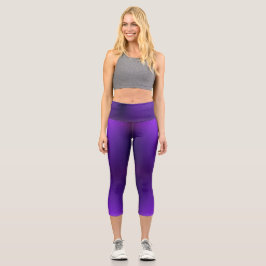 Eine Person, die lila Ombre-High-Waist trägt Capri Leggings