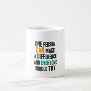 Eine Person kann einen Unterschied und jeder Kaffeetasse