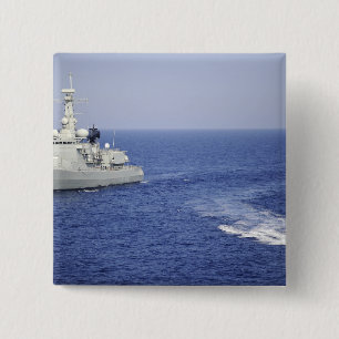 Eine portugiesische Marine-Mannschaft in einem auf Button