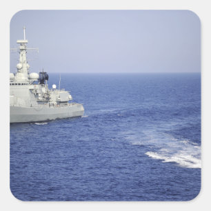 Eine portugiesische Marine-Mannschaft in einem auf Quadratischer Aufkleber