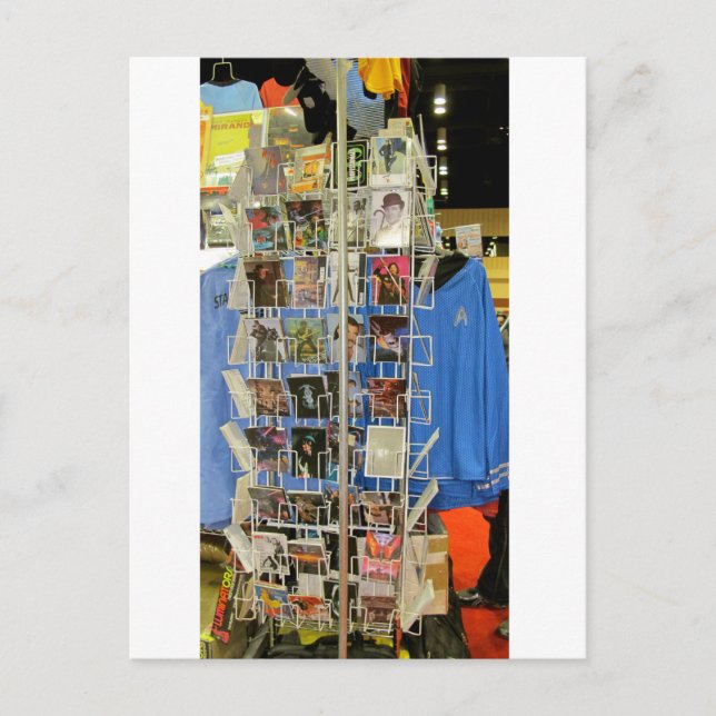 Eine Postkarte eines Racks von Postkarten (Vorderseite)