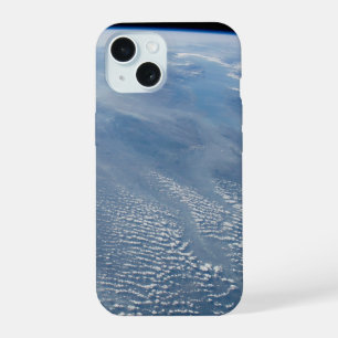 Eine Rauchfahne über dem tropischen südlichen Afri iPhone 15 Hülle