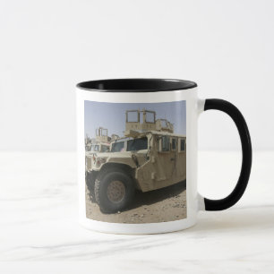Eine Reihe von Mitarbeitern der Militärpolizei der Tasse