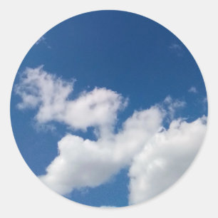 Eine Reihe von Wolken Runder Aufkleber