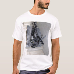 Eine Robotereinheit des Talon 3B, die einen Flug T-Shirt