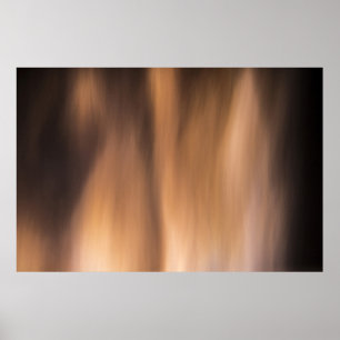 Eine rote Flamme wie eine Anzeige an der Nordlicht Poster