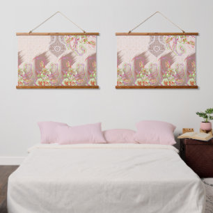 eine rote Vase mit Blume darauf. Wandteppich Mit Holzrahmen