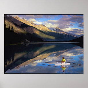 Eine Rudermaschine am Banff Lake in Kanada (MR) Poster