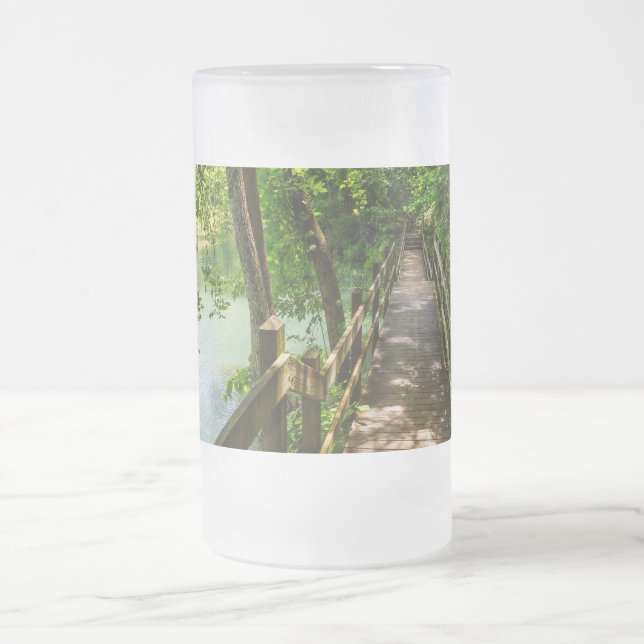 Eine ruhige Wanderung Mattierte Tasse (Mittel)