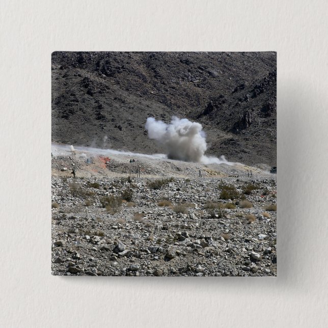 Eine Runde aus einem AT-4-Raketenwerfer Button (Vorderseite)