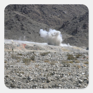 Eine Runde von einer kleinen AT-4 Quadratischer Aufkleber