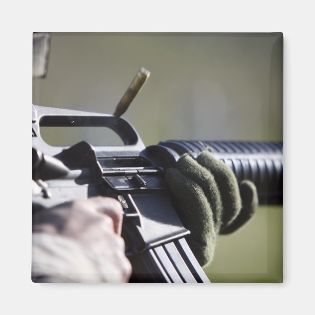 Eine Rundfliege aus der Kammer eines M-16A2 Magnet (Vorne)