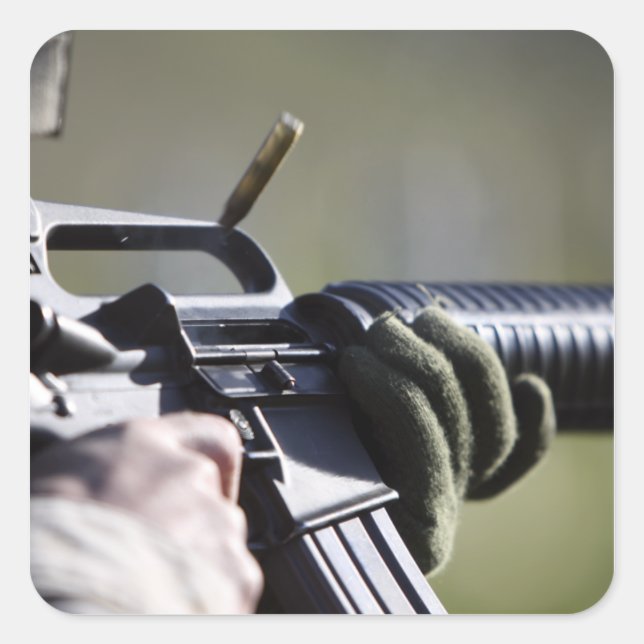 Eine Rundfliege aus der Kammer eines M-16A2 Quadratischer Aufkleber (Vorderseite)