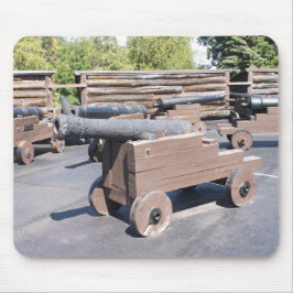 Eine Sammlung von Cannons Mousepad