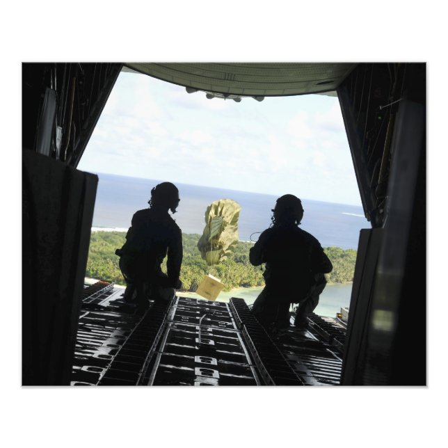 Eine Schachtel humanitärer Güter Fotodruck (Vorne)