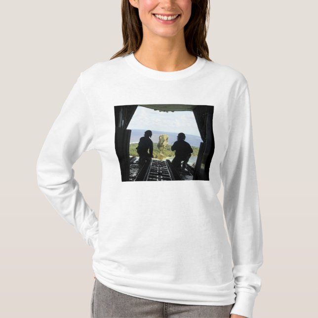 Eine Schachtel humanitärer Güter T-Shirt (Vorderseite)