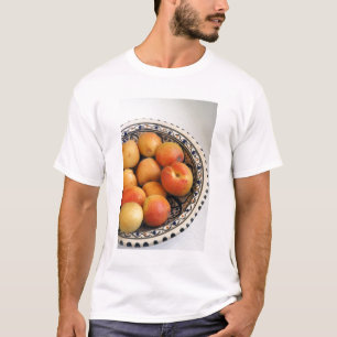 Eine Schale mediterrane Aprikosen 2 T-Shirt