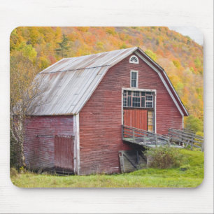 Eine Scheune in Vermonts Green Mountains. Hancock, Mousepad