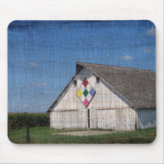 Eine Scheune mit einer Steppe Mousepad