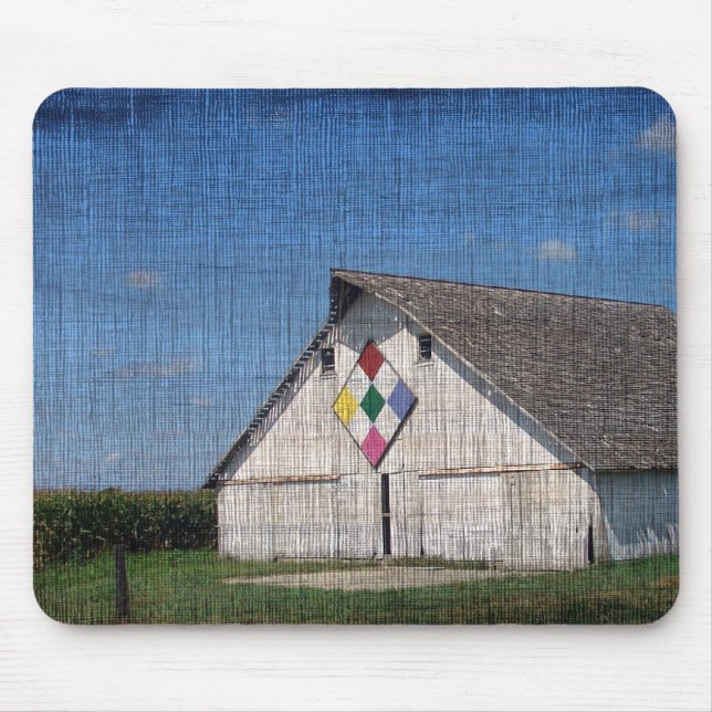 Eine Scheune mit einer Steppe Mousepad (Vorne)
