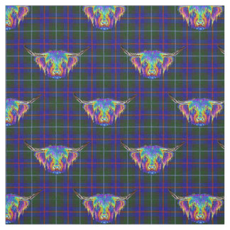 Eine schöne bunte Hochlandkuh auf Tartan. Stoff