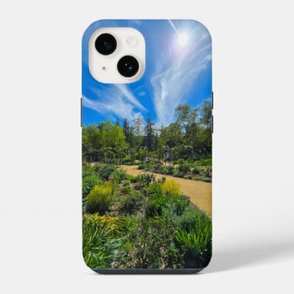 eine schöne Frühlingslandschaft im Garten iPhone 14 Hülle