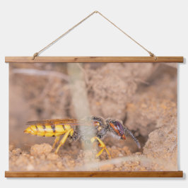 Eine schöne Nahaufnahme eines Wespenfotos Wandteppich Mit Holzrahmen