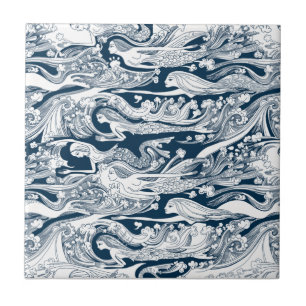 Eine Schule des Meerjungfrau-Schwimmens vorbei Fliese