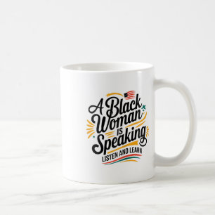Eine schwarze Frau hört zu und lernt Junetee Kaffeetasse
