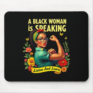 Eine schwarze Frau spricht dem Schwarzen Mon lausc Mousepad