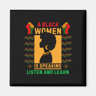 Eine schwarze Frau spricht Hören Sie Black History Magnet