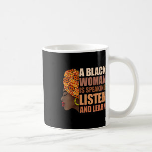 Eine schwarze Frau spricht Hören und lernen Tradit Kaffeetasse