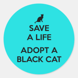 Eine schwarze Katze adoptiert Runder Aufkleber