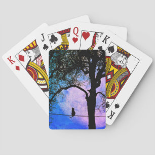 Eine schwarze Katze auf einem Draht bei Vollmond Spielkarten