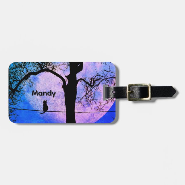 Eine schwarze Katze auf einem Draht mit Vollmondna Gepäckanhänger (Vorderseite horizontal)