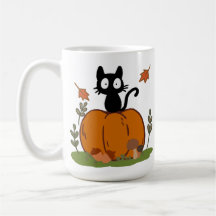 Eine schwarze Katze sitzt auf einem Kürbis