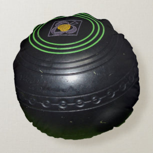 eine schwarze Rasenschale, Rundes Kissen