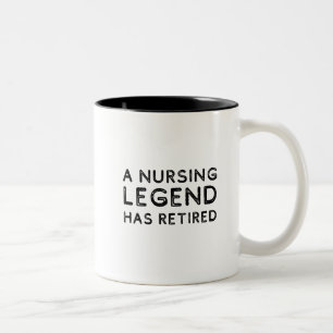 Eine Schwesternlegende hat sich in Not zurückgezo Zweifarbige Tasse