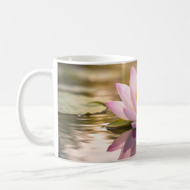 Eine Seerose Kaffeetasse (Links)