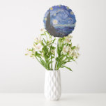 Eine Starry Night: Saint Remy von Vincent Van Gogh Ballon<br><div class="desc">Das Jahr ist 1889. Vincent Van Gogh ist Patient im Asyl von Saint-Paul-de-Mausole in Saint-Rémy-de-Provence, Frankreich. Er leidet an psychischen Erkrankungen, und seine Ärzte haben ihm geraten, drinnen bleibe und das Malen zu vermeiden. Aber Van Gogh kann dem Drang zu kreieren nicht widerstehen, und er verbringt seine Tage damit, Landschaften...</div>